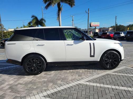 2025 Land Rover Range Rover P550e Autobiography