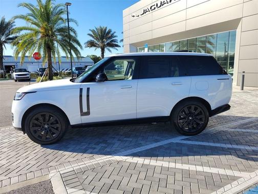 2025 Land Rover Range Rover P550e Autobiography
