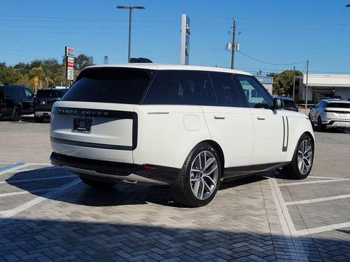 Fuji White 2026 Land Rover Range Rover P550e SE