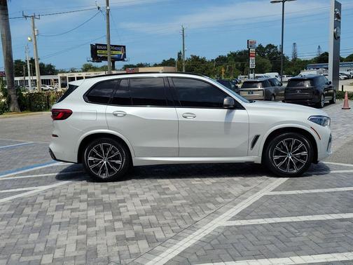 Mineral White Metallic 2020 BMW X5 M50i