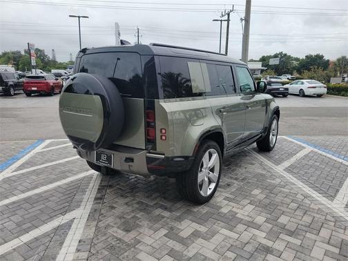 2025 Land Rover Defender P400 X-Dynamic SE