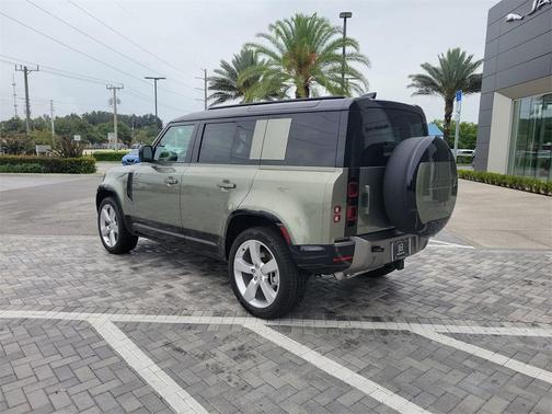 2025 Land Rover Defender P400 X-Dynamic SE