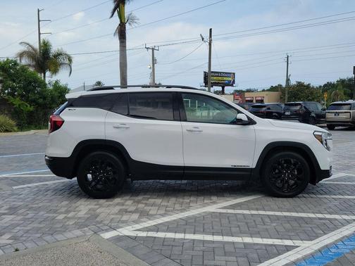 Summit White 2022 GMC Terrain SLT
