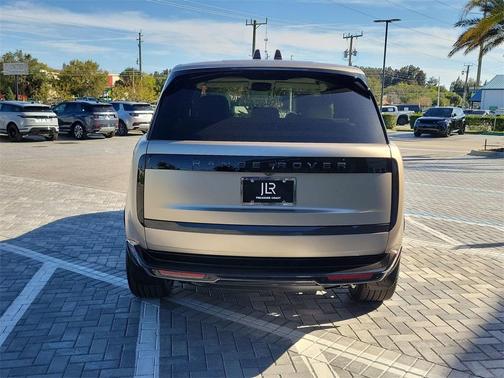 2026 Land Rover Range Rover P530 SE