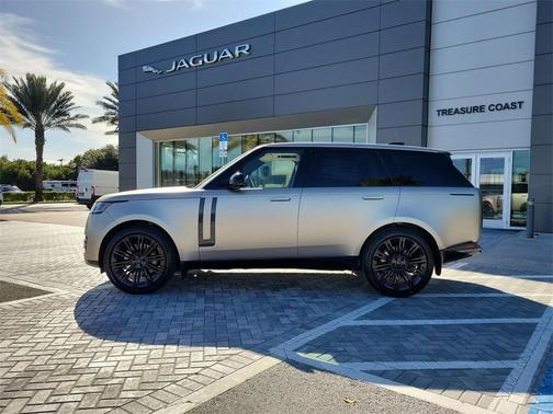 2026 Land Rover Range Rover P530 SE