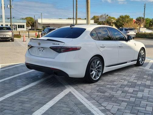 2024 Alfa Romeo Giulia Base