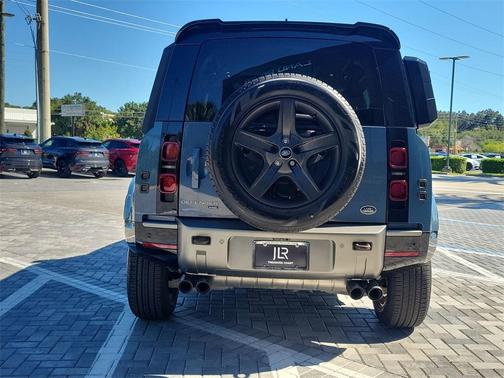 2022 Land Rover Defender 110 X-Dynamic SE