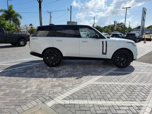 2025 Land Rover Range Rover P530 SE