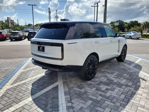 2025 Land Rover Range Rover P530 SE