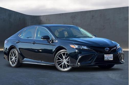 2022 Toyota Camry Hybrid SE
