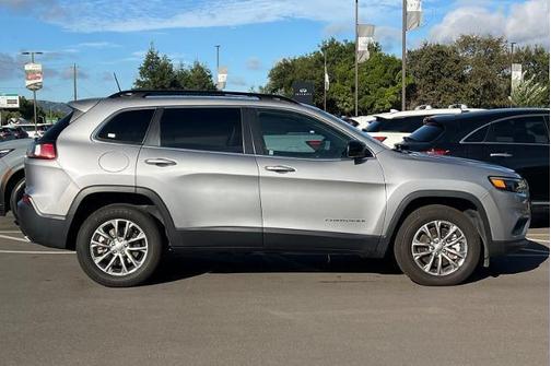 2022 Jeep Cherokee Latitude Lux
