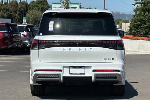 2025 INFINITI QX80 Luxe
