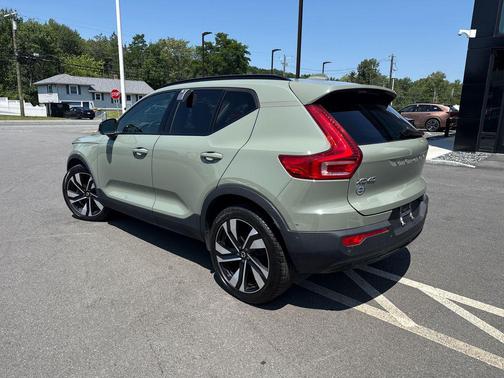 Sage Green Metallic 2023 Volvo XC40 B5 Plus Dark Theme