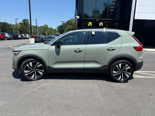 Sage Green Metallic 2023 Volvo XC40 B5 Plus Dark Theme