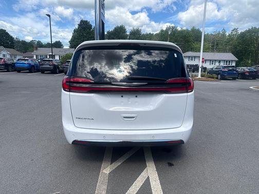 Bright White Clearcoat 2023 Chrysler Pacifica Touring L