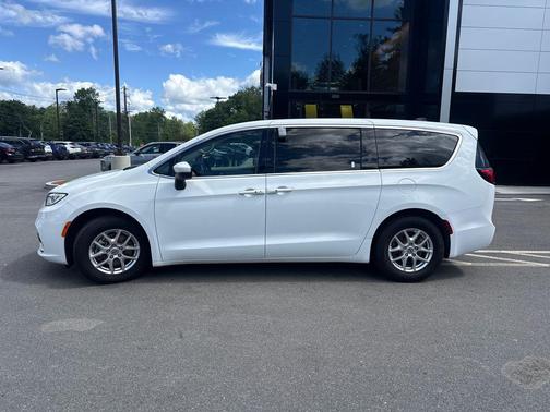 Bright White Clearcoat 2023 Chrysler Pacifica Touring L