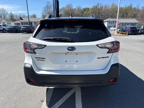 Crystal White Pearl 2025 Subaru Outback Onyx Edition