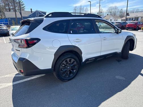 Crystal White Pearl 2025 Subaru Outback Onyx Edition