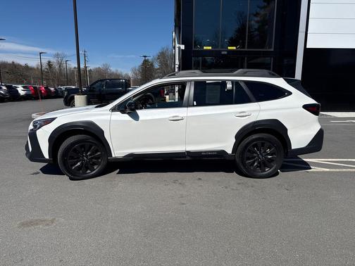 Crystal White Pearl 2025 Subaru Outback Onyx Edition