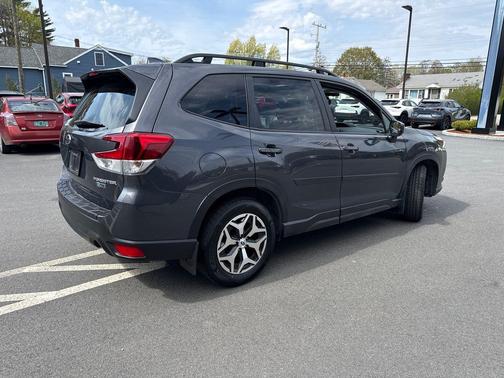 Magnetite Gray Metallic 2023 Subaru Forester Premium