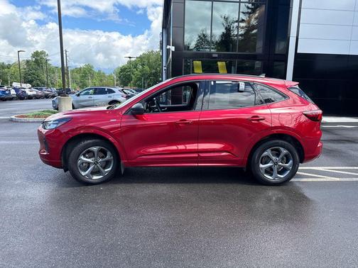 Rapid Red Metallic Tinted Clearcoat 2024 Ford Escape ST-Line