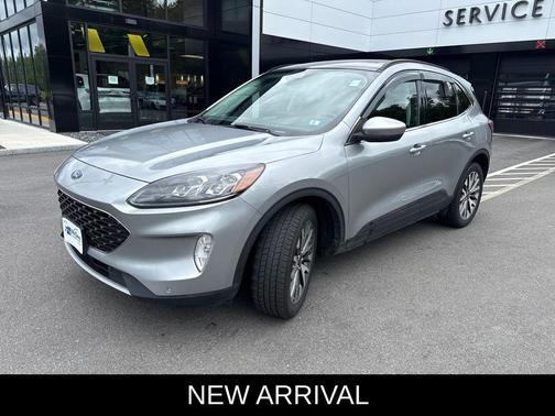 Iconic Silver Metallic 2022 Ford Escape Titanium