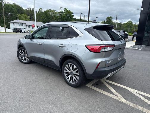 Iconic Silver Metallic 2022 Ford Escape Titanium