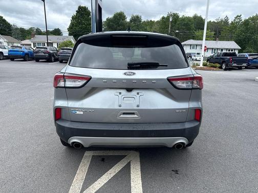 Iconic Silver Metallic 2022 Ford Escape Titanium