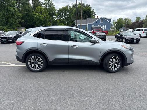 Iconic Silver Metallic 2022 Ford Escape Titanium