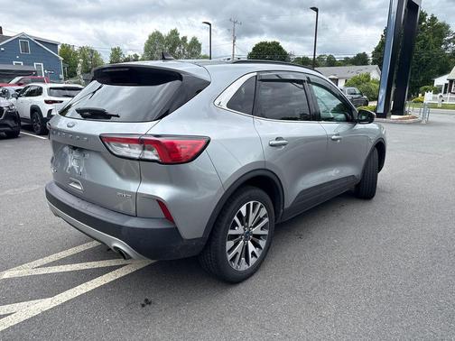 Iconic Silver Metallic 2022 Ford Escape Titanium