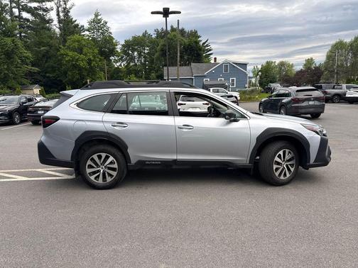 Ice Silver Metallic 2024 Subaru Outback Base