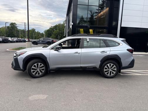 Ice Silver Metallic 2024 Subaru Outback Base