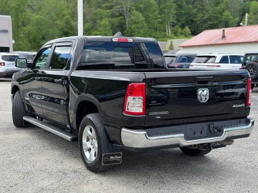 Diamond Black Crystal Pearlcoat 2024 RAM 1500 Big Horn/Lone Star