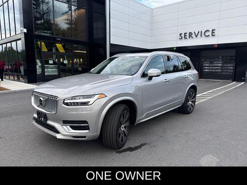 Silver Dawn Metallic 2023 Volvo XC90 Recharge Plug-In Hybrid T8 Plus 6-Seater