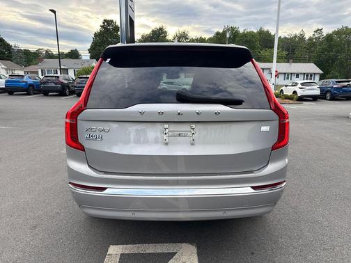 Silver Dawn Metallic 2023 Volvo XC90 Recharge Plug-In Hybrid T8 Plus 6-Seater
