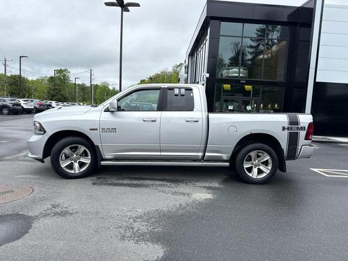 Brilliant Black Crystal Pearlcoat 2016 RAM 1500 Sport