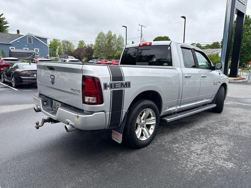 Brilliant Black Crystal Pearlcoat 2016 RAM 1500 Sport