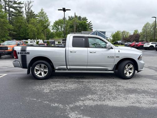 Brilliant Black Crystal Pearlcoat 2016 RAM 1500 Sport
