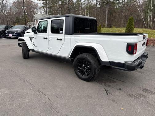 2023 Jeep Gladiator Sport