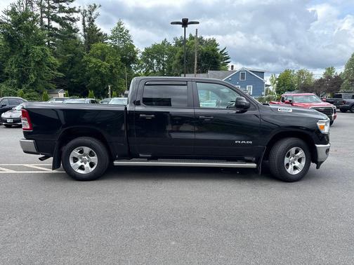 Diamond Black Crystal Pearlcoat 2024 RAM 1500 Big Horn/Lone Star