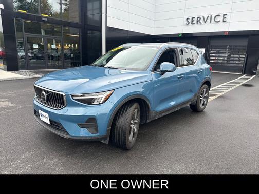Fjord Blue Metallic 2025 Volvo XC40 B5 Core Bright Theme