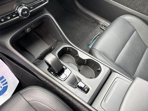 Fjord Blue Metallic 2025 Volvo XC40 B5 Core Bright Theme
