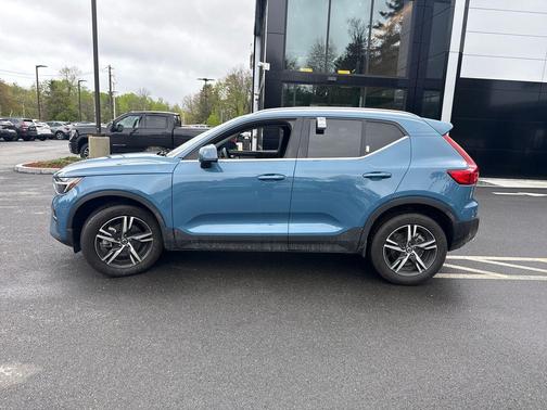 Fjord Blue Metallic 2025 Volvo XC40 B5 Core Bright Theme