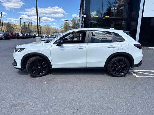 Platinum White Pearl 2024 Honda HR-V AWD Sport