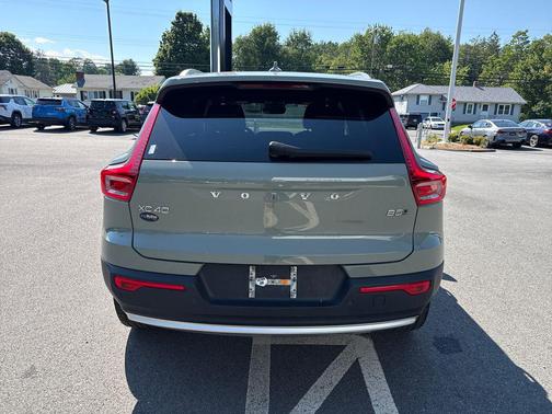 Sage Green Metallic 2024 Volvo XC40 B5 Core