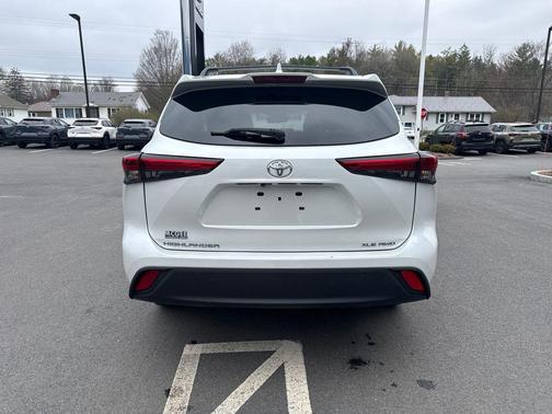 Pearl 2023 Toyota Highlander XLE