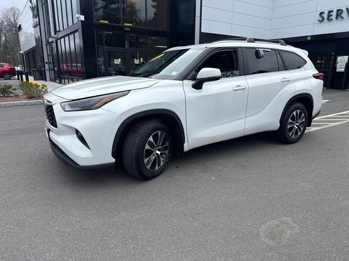 Pearl 2023 Toyota Highlander XLE