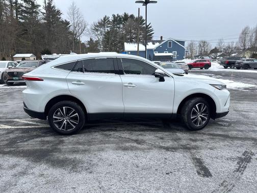 2024 Toyota Venza LE