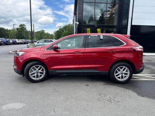 Rapid Red Metallic Tinted Clearcoat 2022 Ford Edge SEL