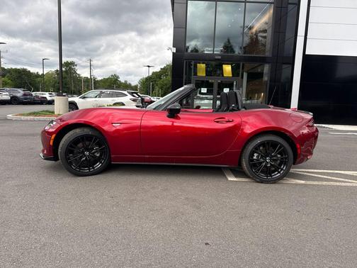Soul Red Crystal Metallic 2026 Mazda MX-5 Miata Club